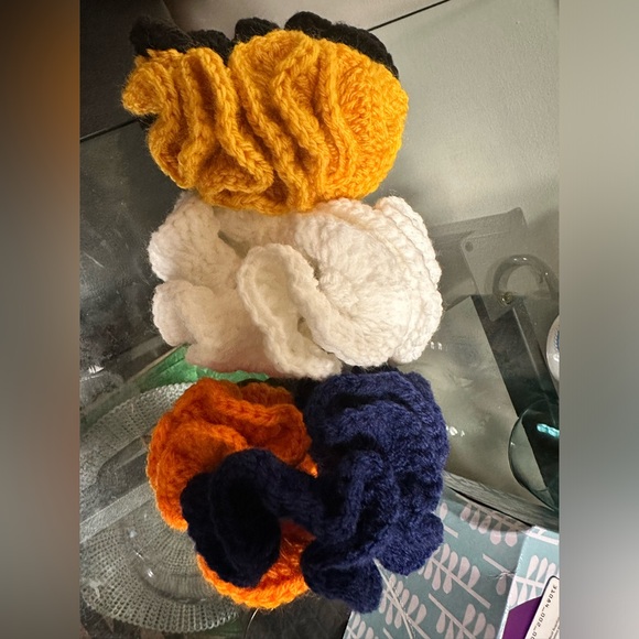 Scrunchie - Picture 2 of 3